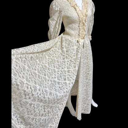 ODETTE BARSA vintage dressing gown robe, 1950s white smocked elastic bridal housecoat, Large