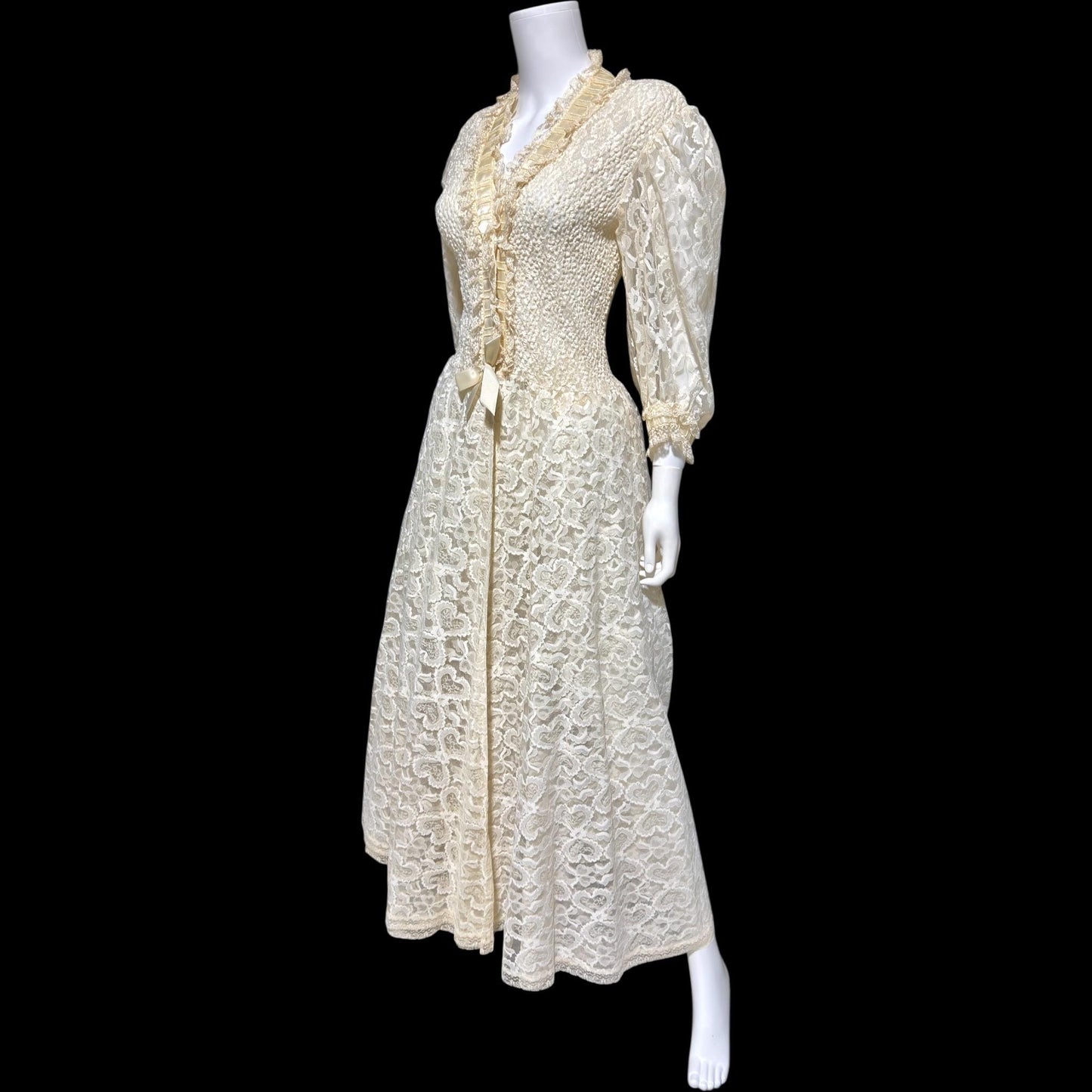 ODETTE BARSA vintage dressing gown robe, 1950s white smocked elastic bridal housecoat, Large
