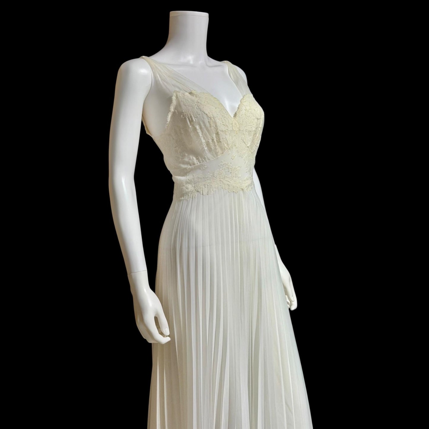 VANITY FAIR vintage 1950s nightgown slip dress, White pleated nylon lingerie dress