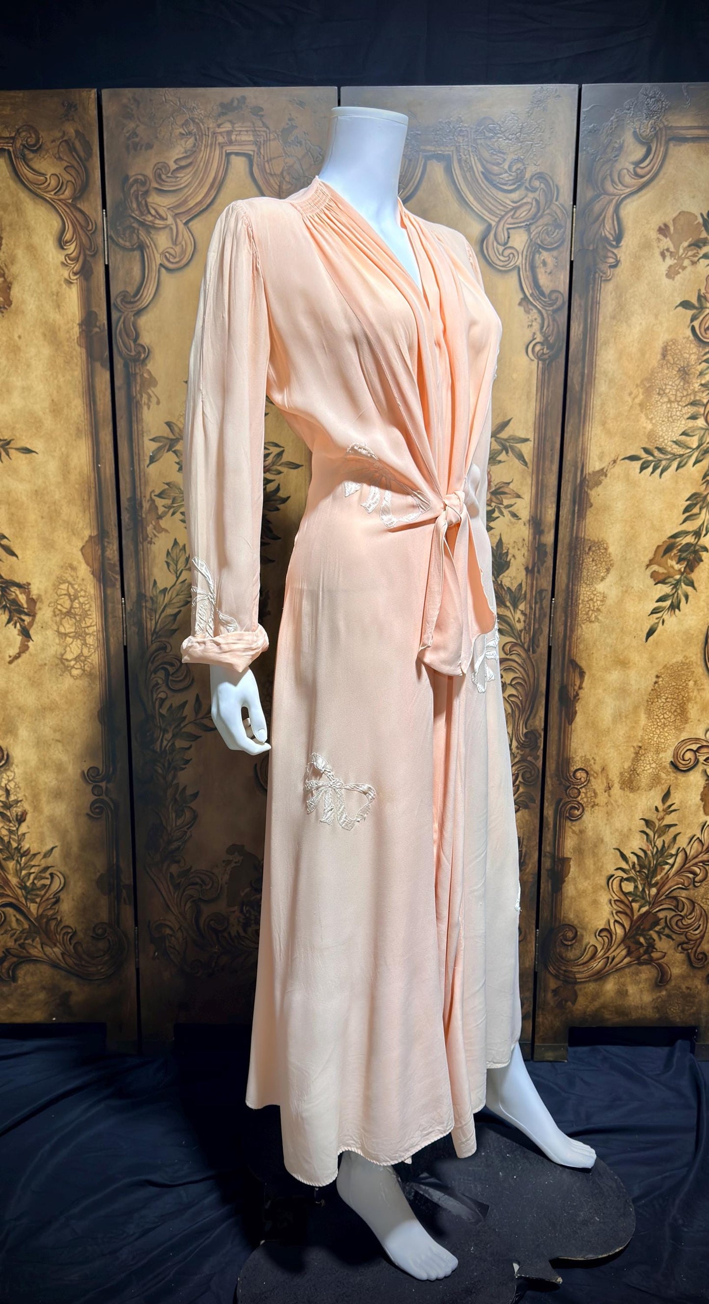 1940s vintage dressing gown robe, LYN DELLE powder pink zip front lingerie dress