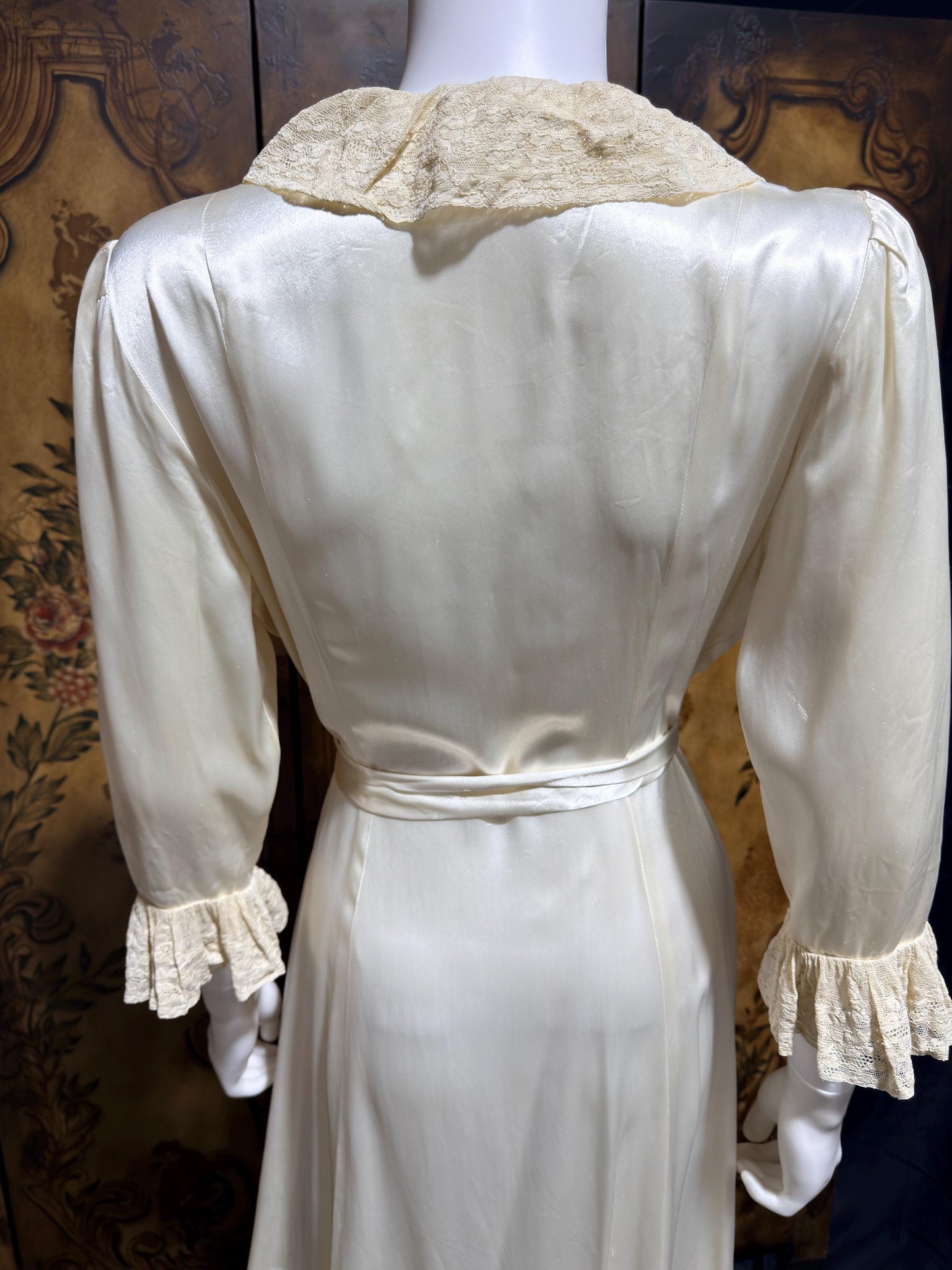 1930s 40s Vintage Dressing Gown Robe, Shiny Liquid Satin Lace Loungewear Robe