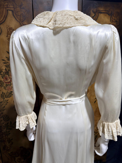1930s 40s Vintage Dressing Gown Robe, Shiny Liquid Satin Lace Loungewear Robe