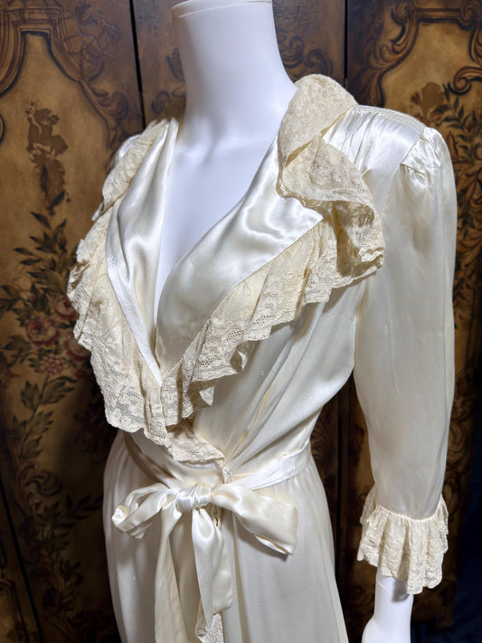 1930s Vintage Dressing Gown Robe, White Shiny Liquid Satin Lace Loungewear Robe
