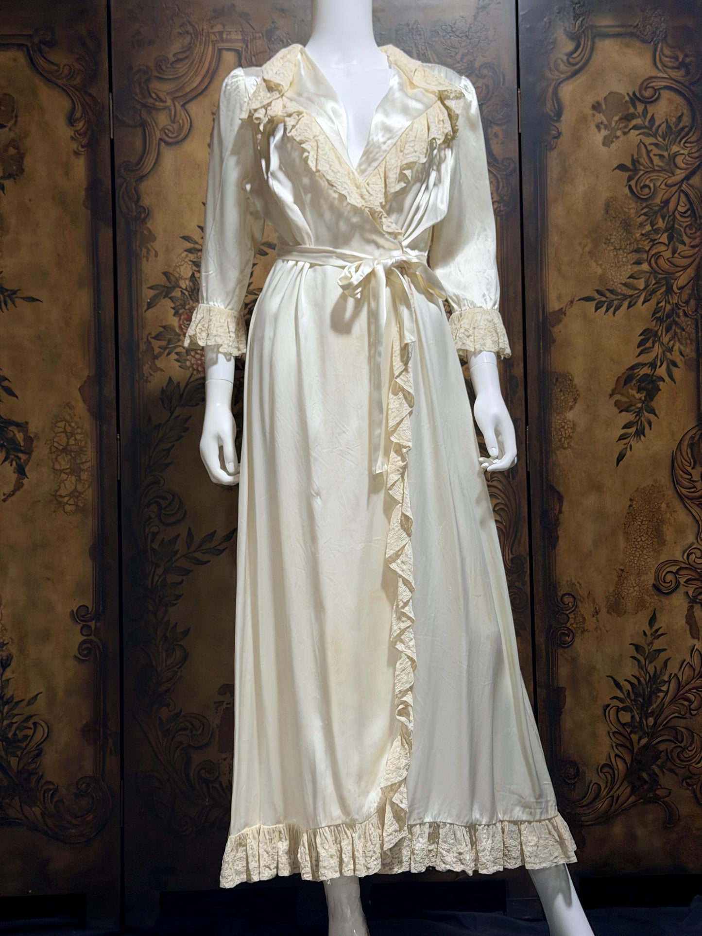 1930s 40s Vintage Dressing Gown Robe, Shiny Liquid Satin Lace Loungewear Robe