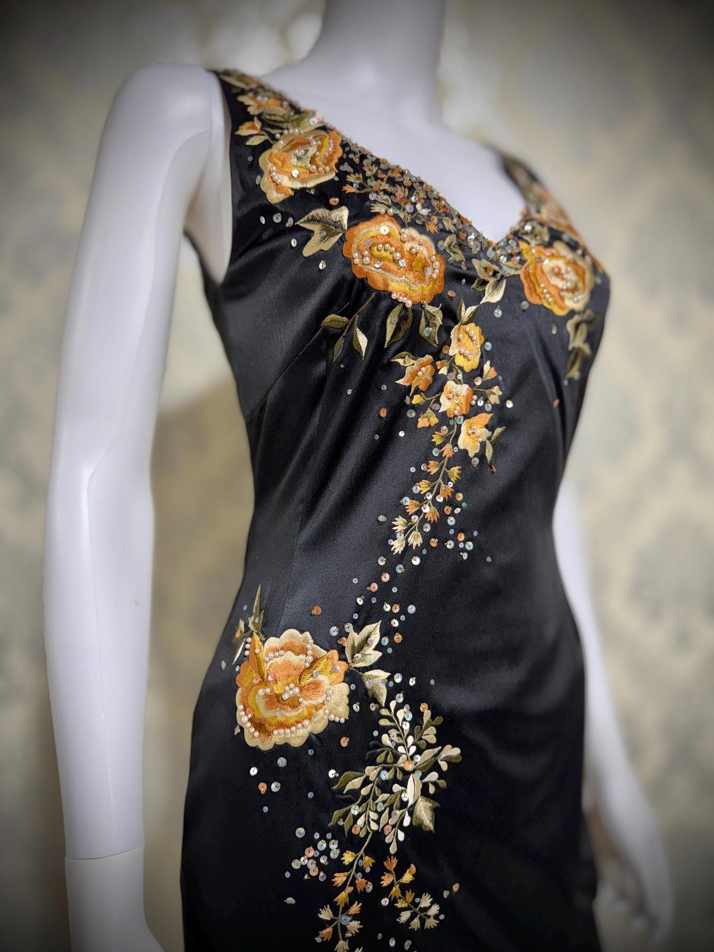 MANDALAY vintage evening cocktail dress, Y2K Embroiderd Black bodycon Midi dress