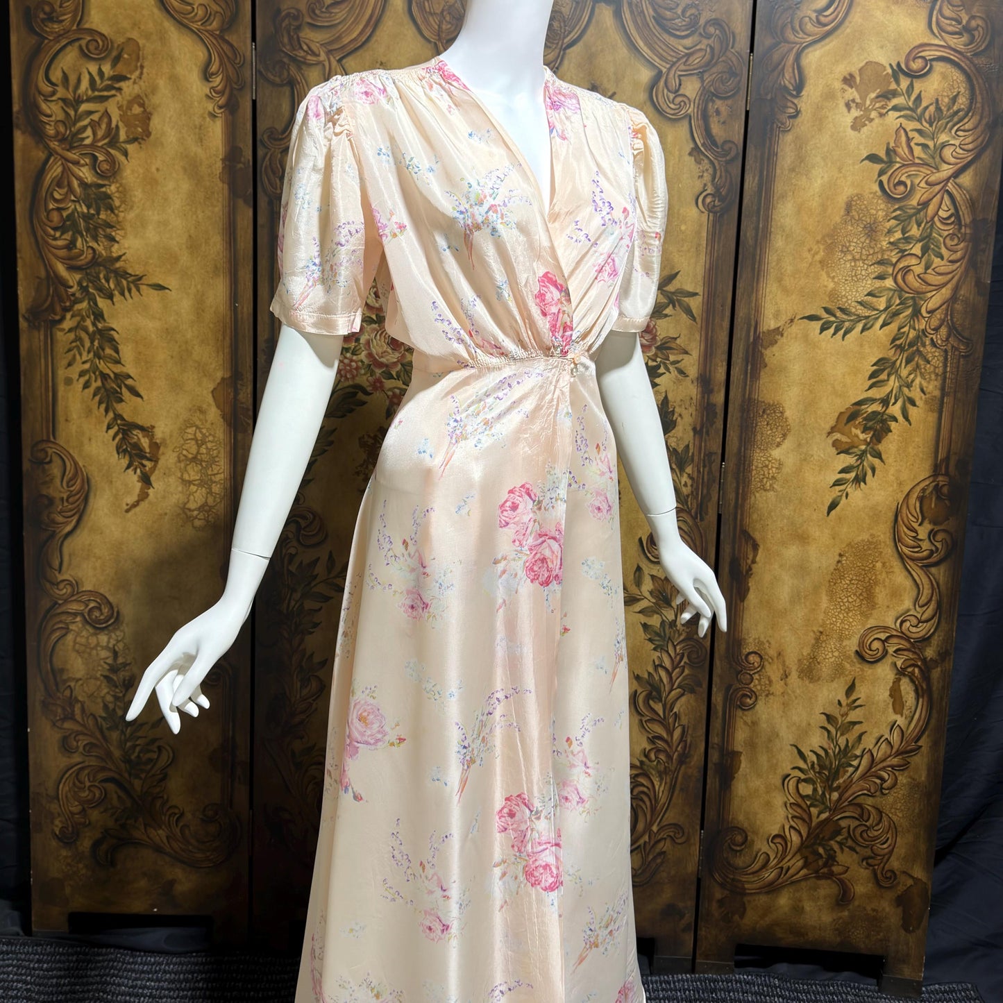 1930s vintage dressing gown robe, Peachy Pink Satin Rose print floral wrap hostess gown