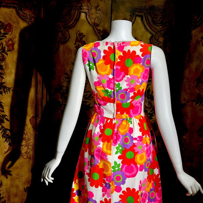 MALIA Vintage 1960s maxi dress, Hawaiian waffled cotton floral summer sundress