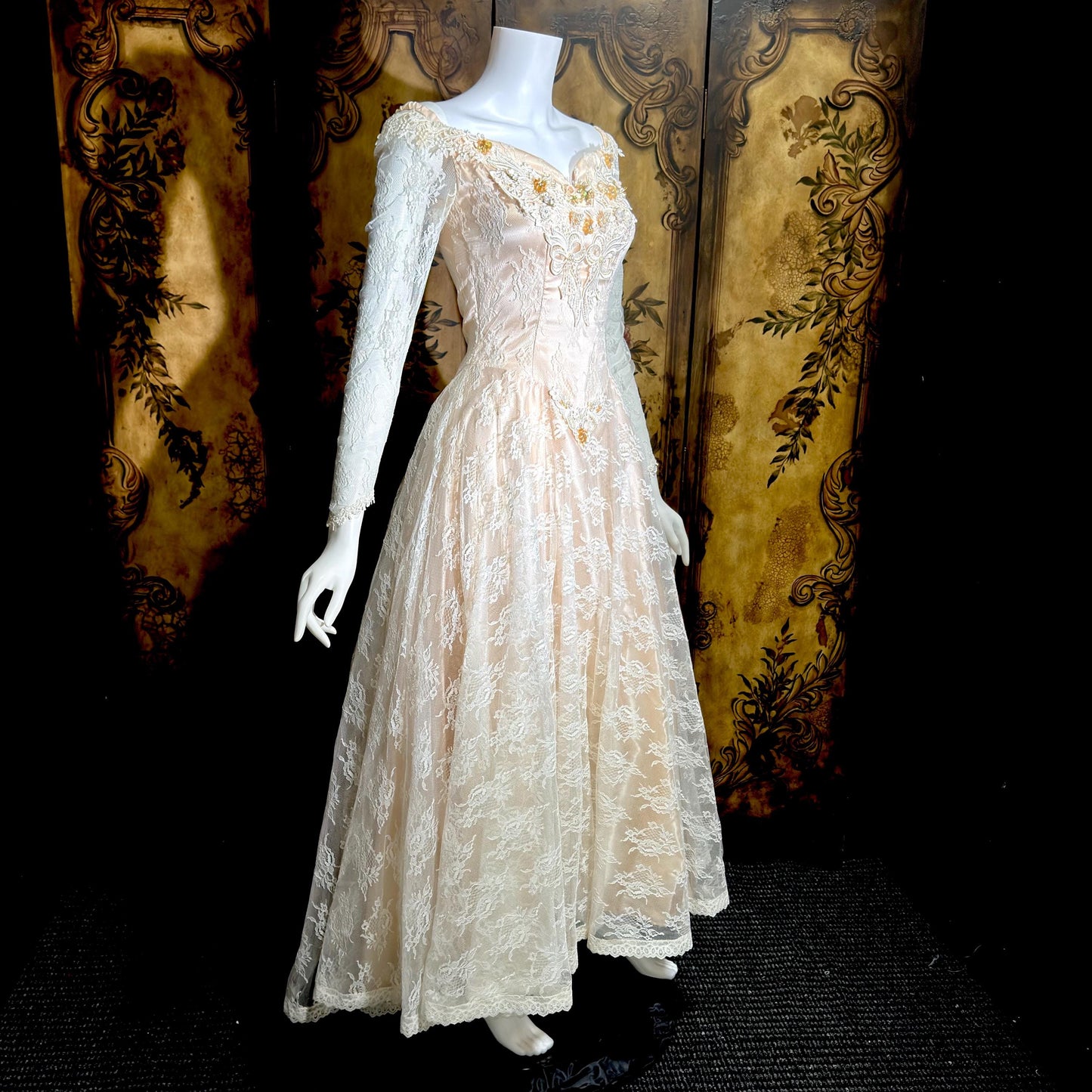 COUNTRY ELEGANCE vintage 1970s wedding dress gown,  Susan Lane Boho white lace long sleeve dress