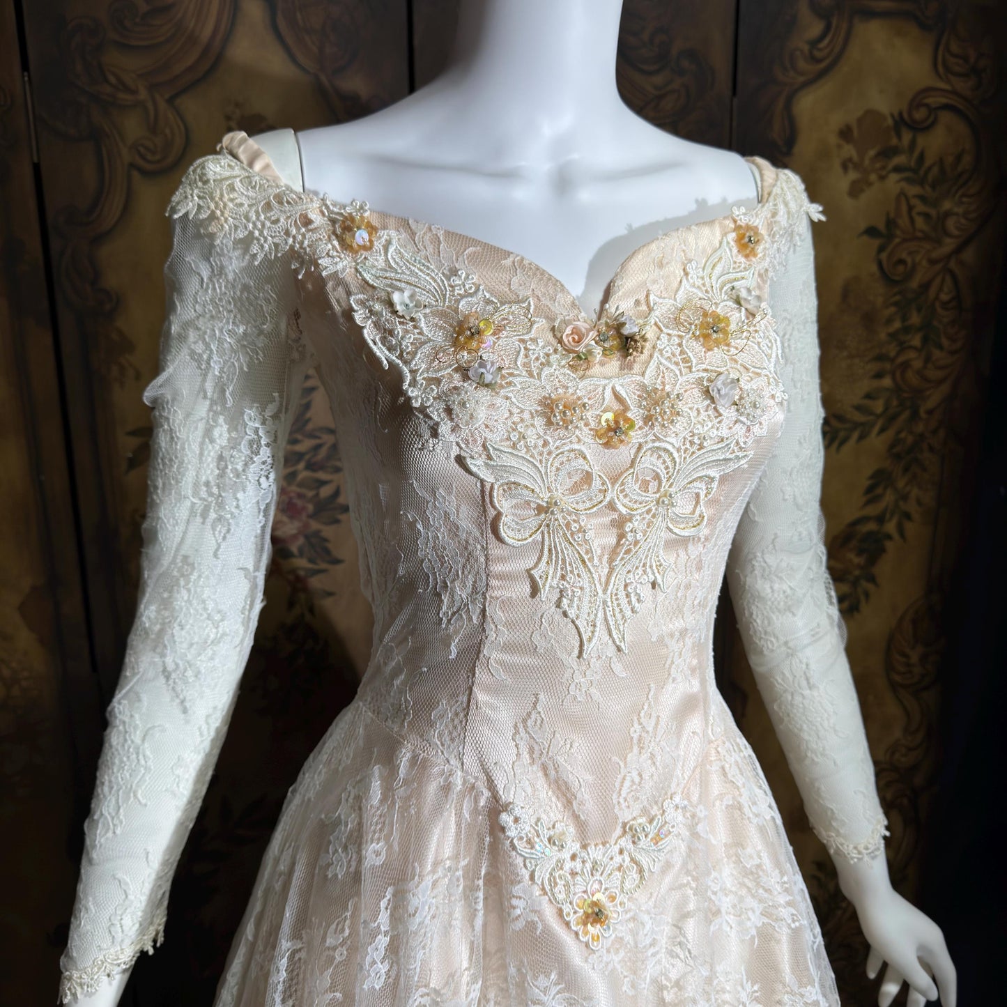 COUNTRY ELEGANCE vintage 1970s wedding dress gown,  Susan Lane Boho white lace long sleeve dress