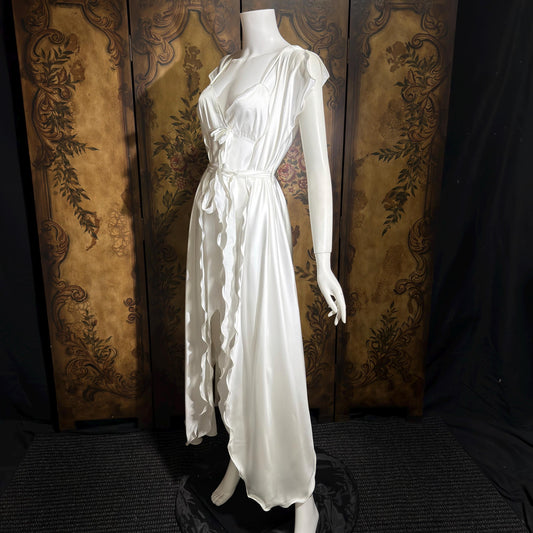 Vintage Dressing Gowns, Robes & Peignoirs VINTAGE DRESS CLOSET Vintage Dressing Gowns, Robes & Peignoirs VINTAGE DRESS CLOSET