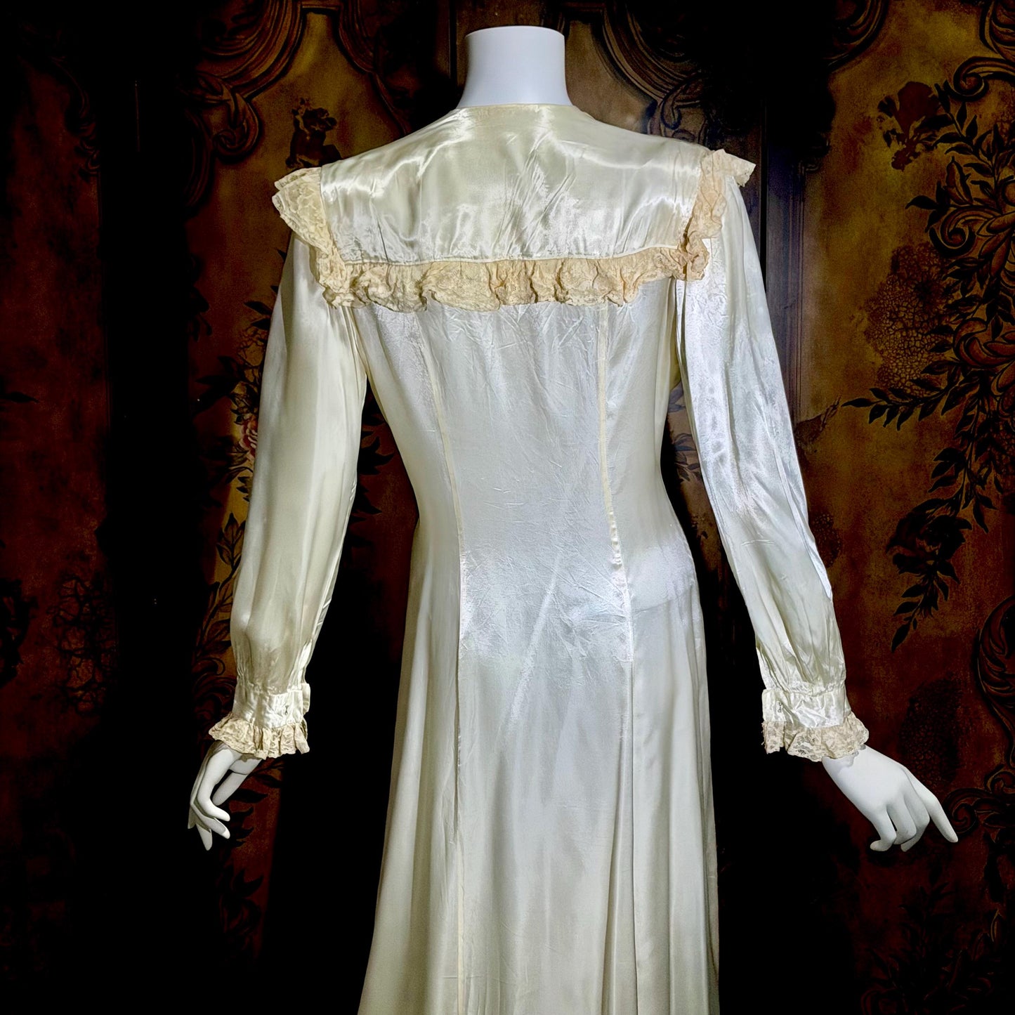 1930s Vintage 1940s Dressing Gown Robe, Shiny Liquid Satin Lace Loungewear Robe