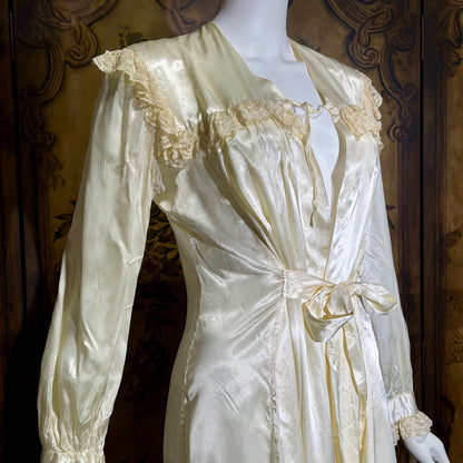1930s Vintage 1940s Dressing Gown Robe, Shiny Liquid Satin Lace Loungewear Robe