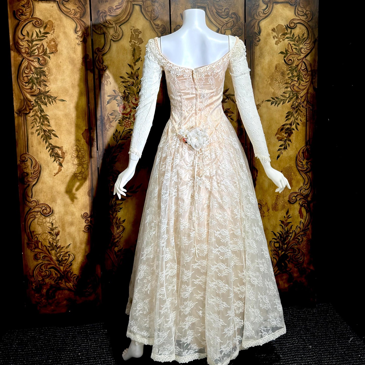 COUNTRY ELEGANCE vintage 1970s wedding dress gown,  Susan Lane Boho white lace long sleeve dress