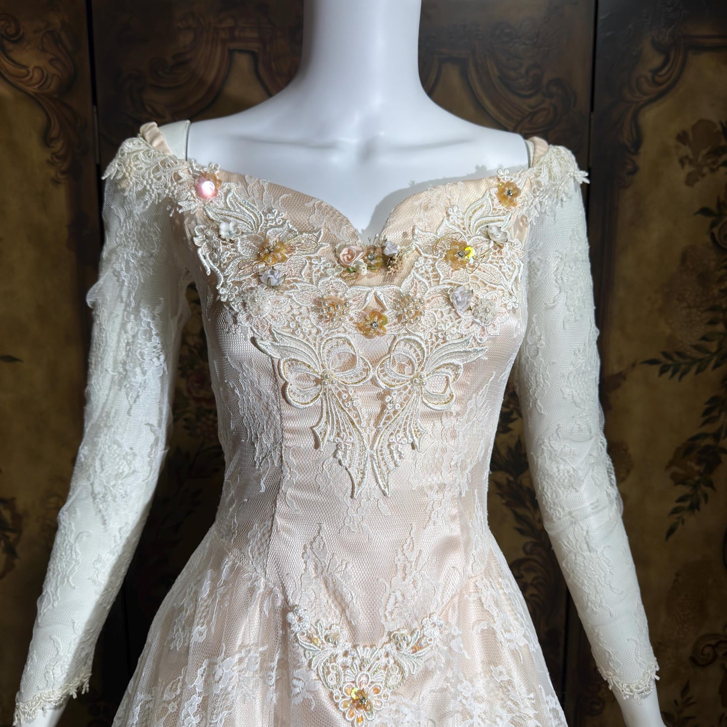 COUNTRY ELEGANCE vintage 1970s wedding dress gown,  Susan Lane Boho white lace long sleeve dress