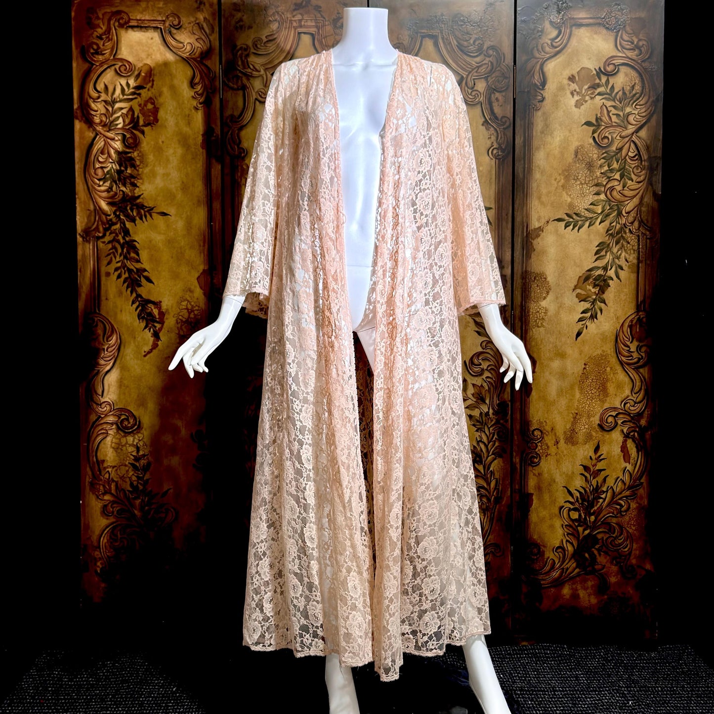 GLYDONS Vintage dressing gown robe, 1960s angel sleeve pink lace duster