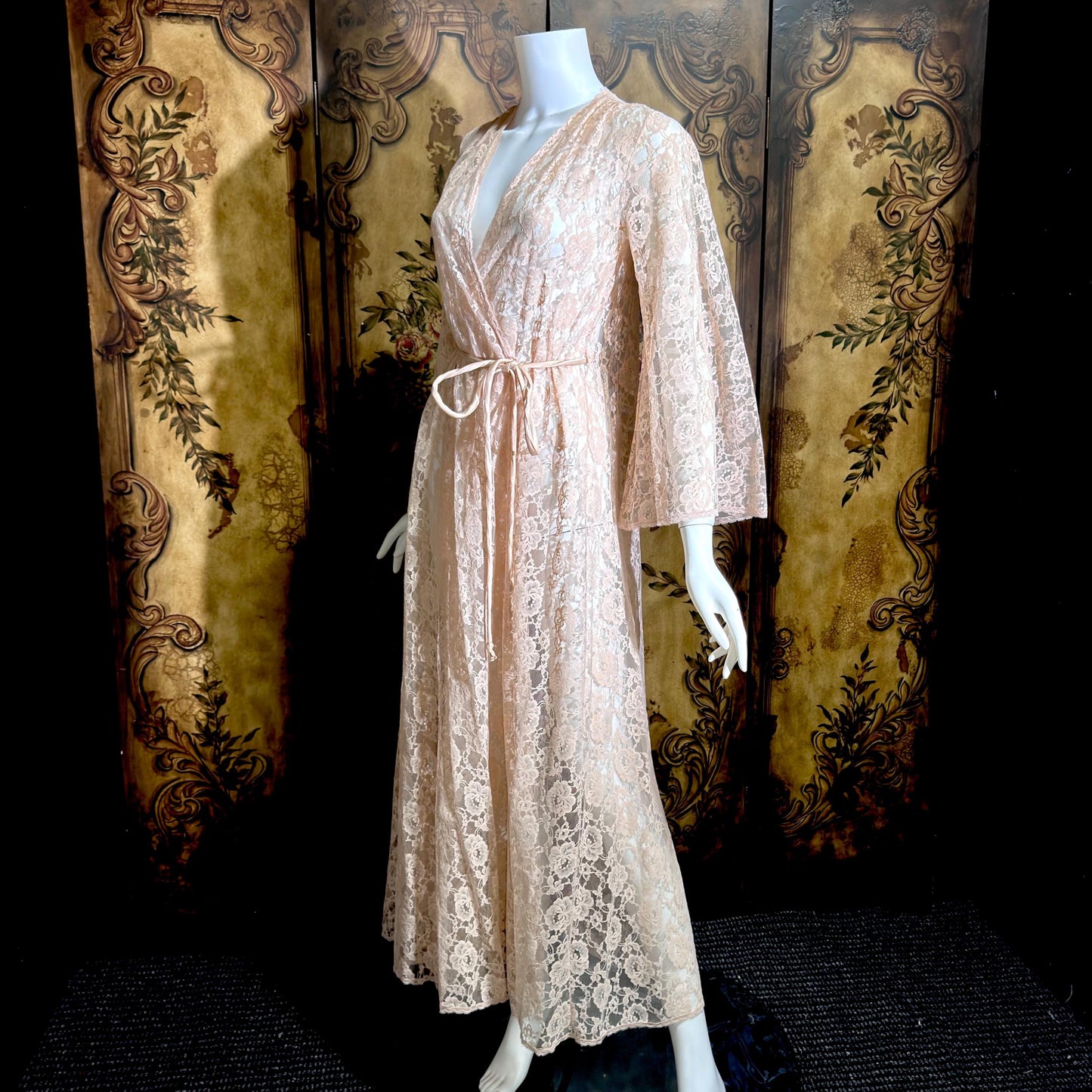 GLYDONS Vintage dressing gown robe, 1960s angel sleeve pink lace duster