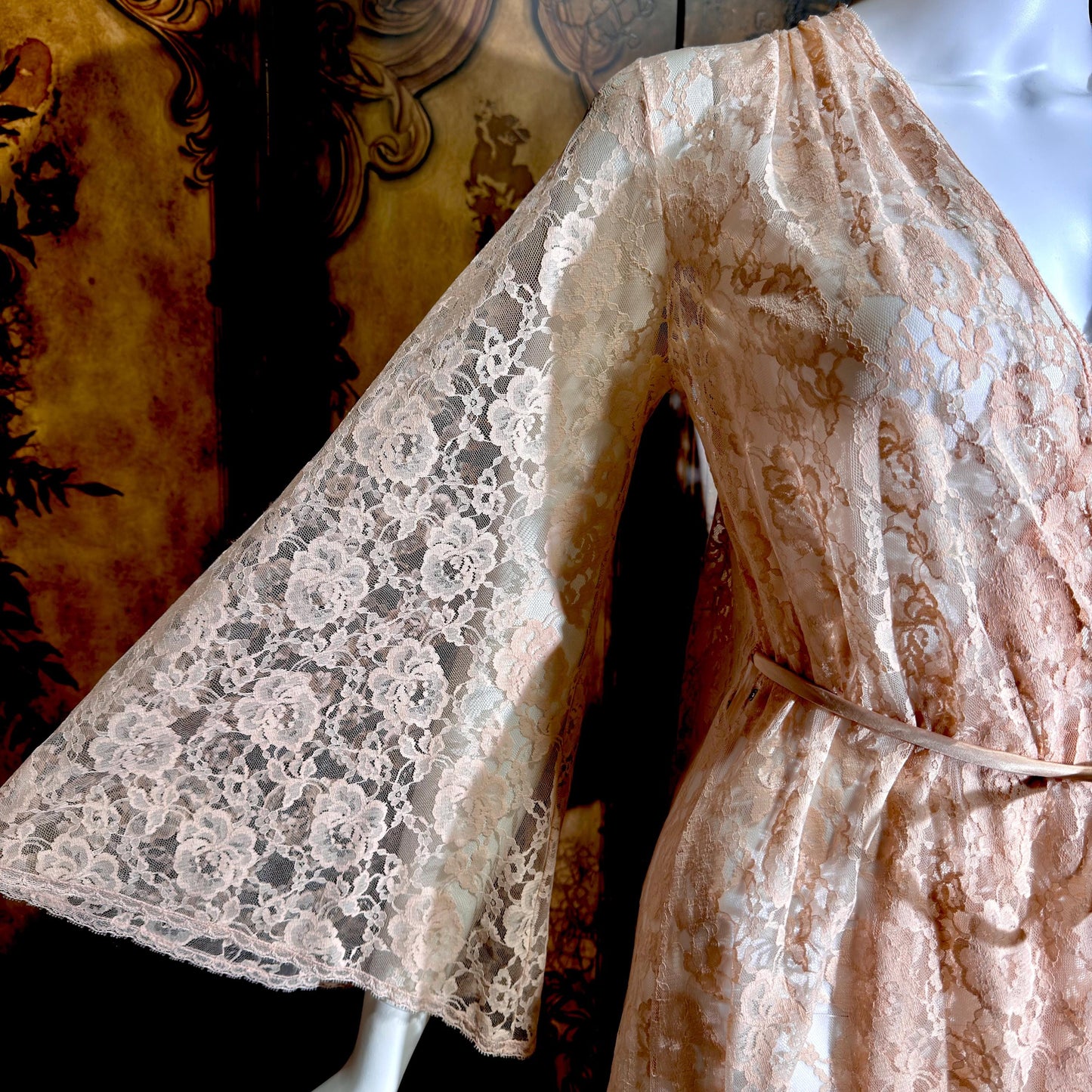 GLYDONS Vintage dressing gown robe, 1960s angel sleeve pink lace duster