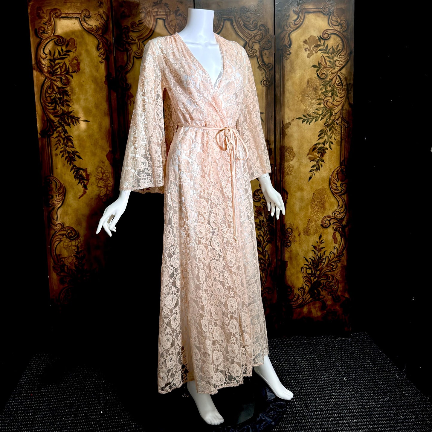GLYDONS Vintage dressing gown robe, 1960s angel sleeve pink lace duster