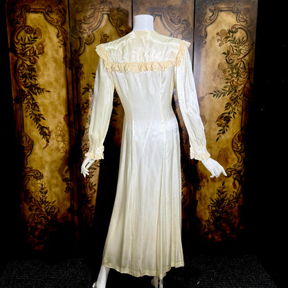 1930s Vintage 1940s Dressing Gown Robe, Shiny Liquid Satin Lace Loungewear Robe