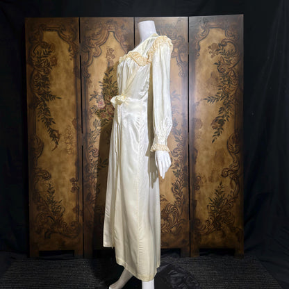 1930s Vintage 1940s Dressing Gown Robe, Shiny Liquid Satin Lace Loungewear Robe