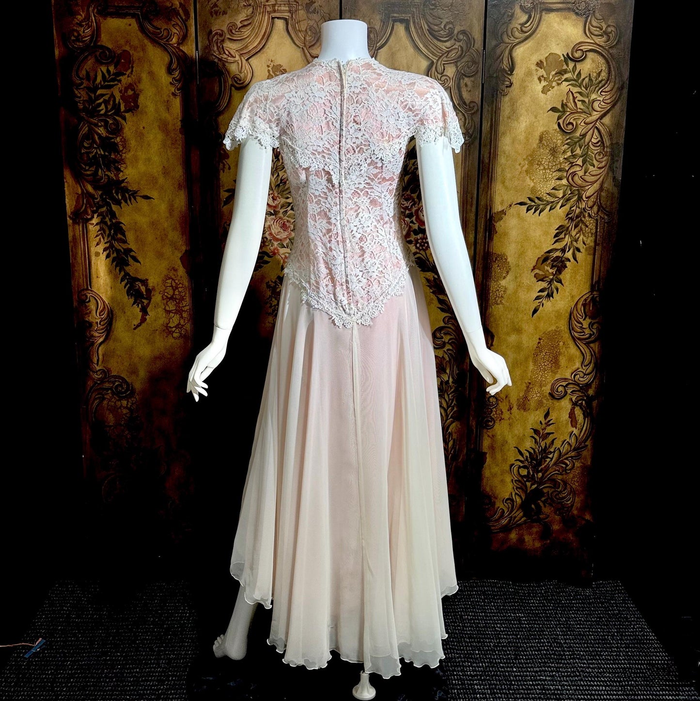 COUNTRY ELEGANCE vintage 1980s evening dress, Susan Lane Romantic Pink lace dress