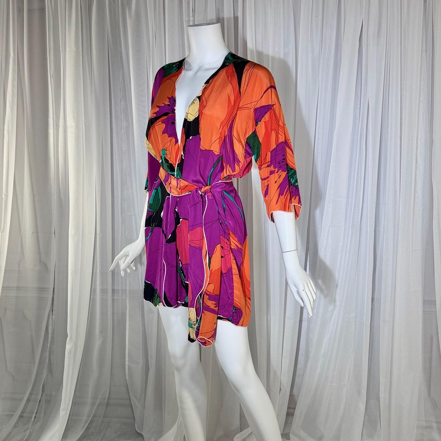 HOLLY HARP Vintage 1970s Robe Kimono, short floral silk duster cover up