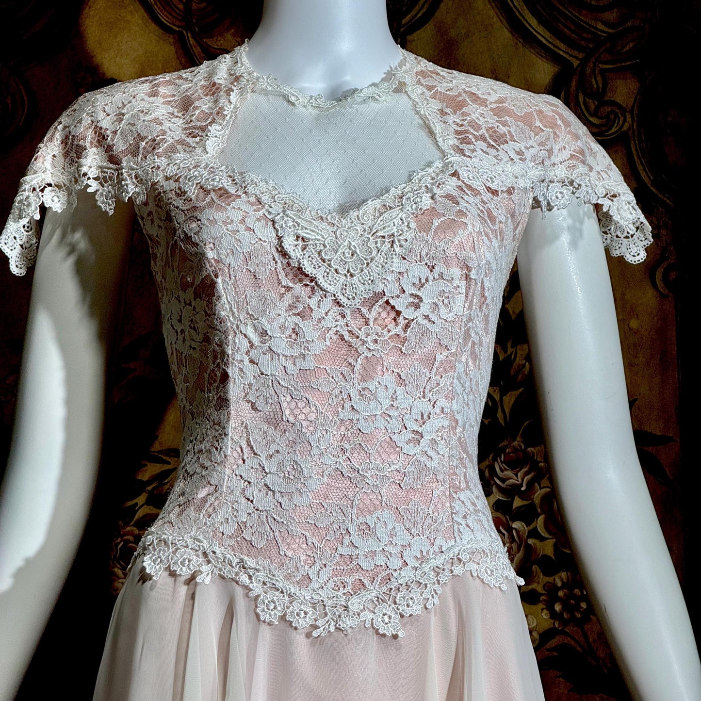 COUNTRY ELEGANCE vintage 1980s evening dress, Susan Lane Romantic Pink lace dress