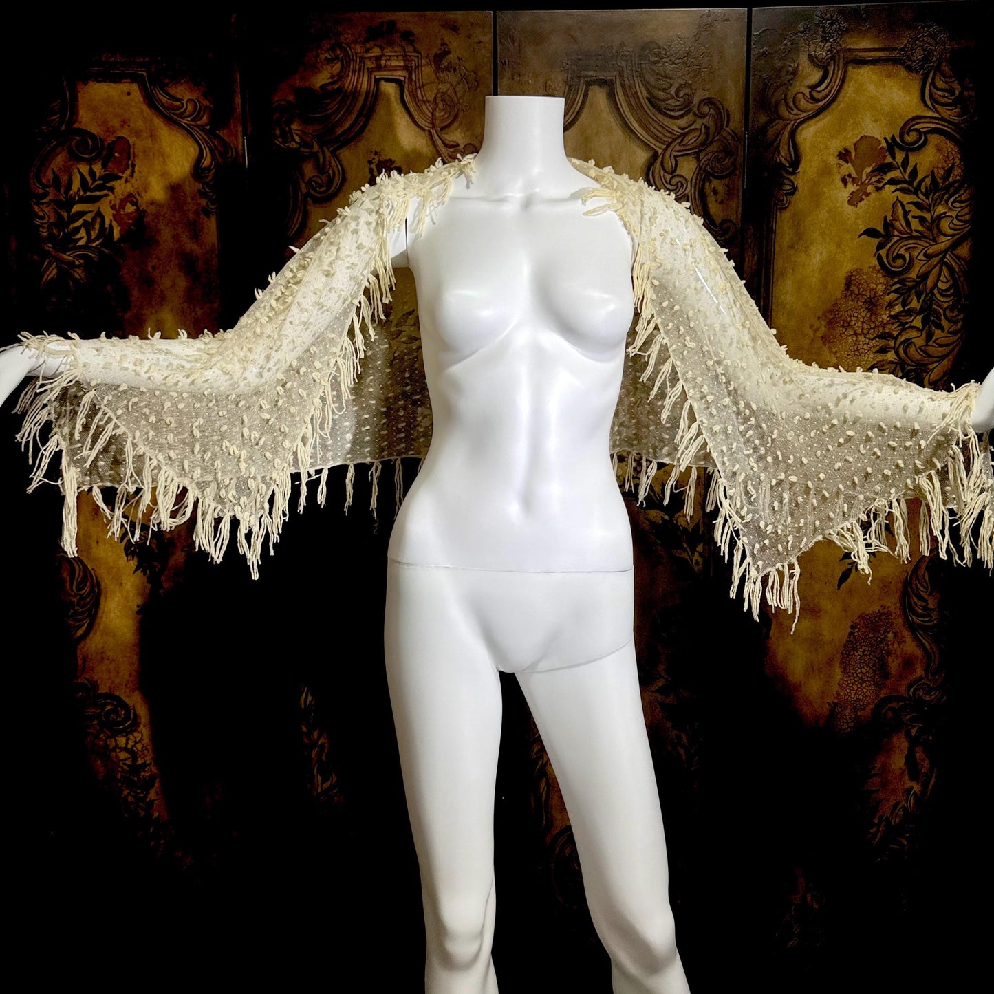 Victorian Edwardian fringed shawl scarf, 1900s Creamy White net and yarn Shoulder Evening Wrap