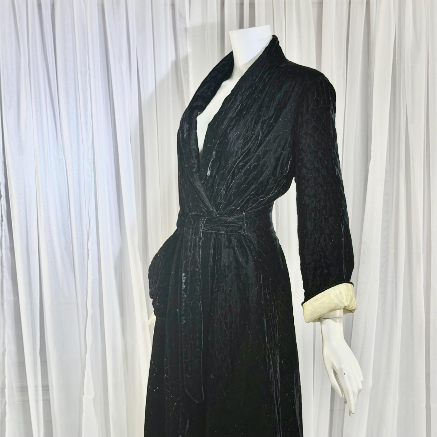 1940s Vintage Dressing Gown Robe, Black quilted velvet full length Housecoat