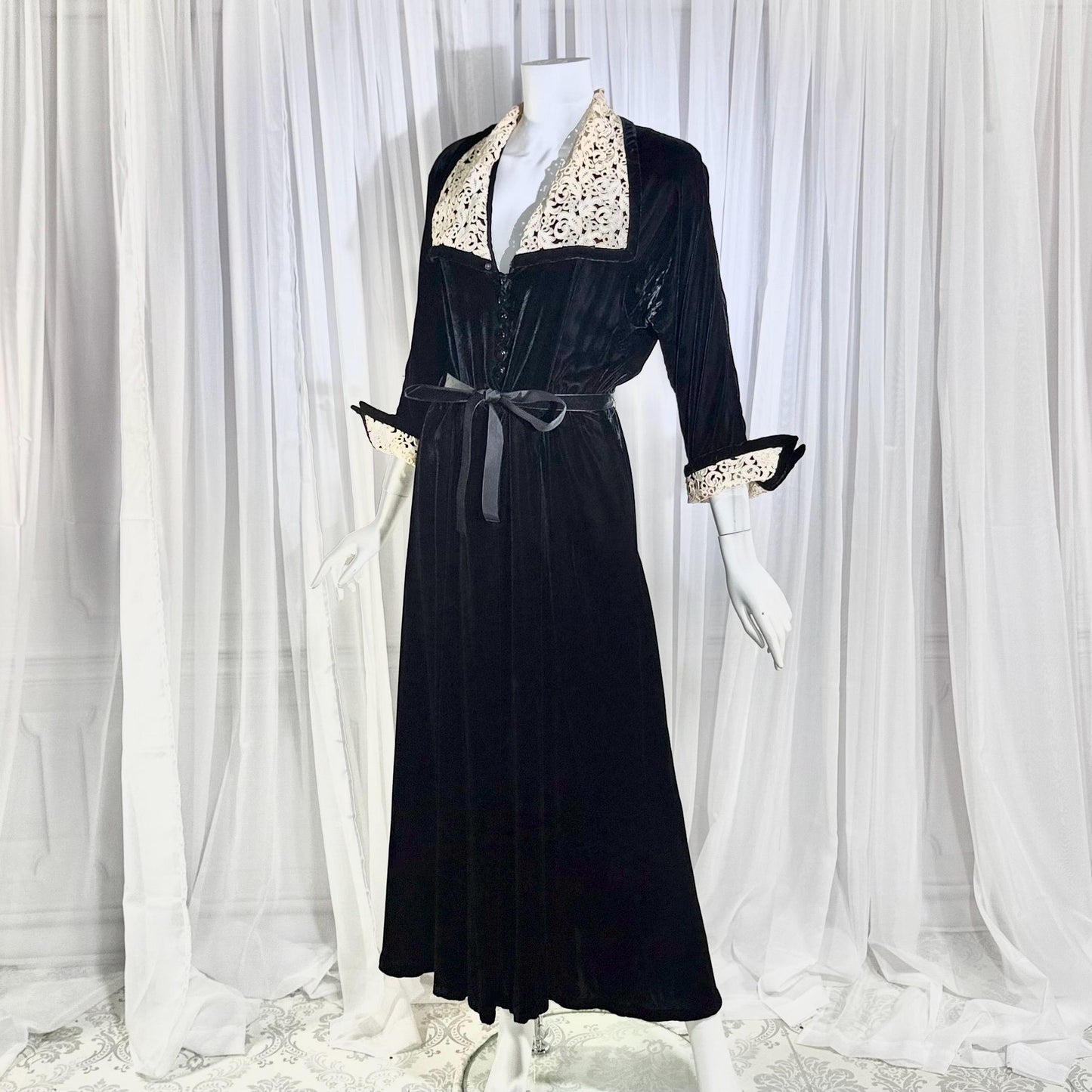 1940s Vintage Dressing Gown Robe, Black velvet maxi length hostess gown