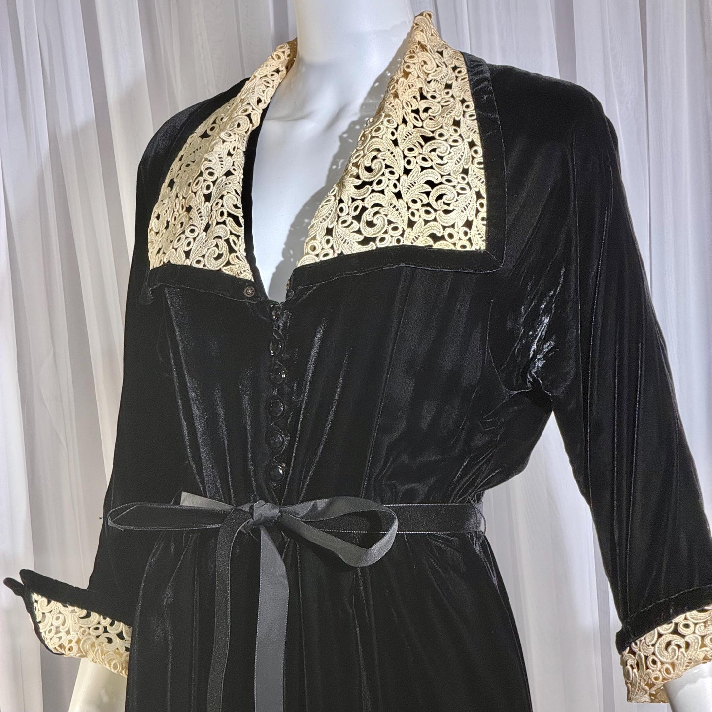 1940s Vintage Dressing Gown Robe, Black velvet maxi length hostess gown