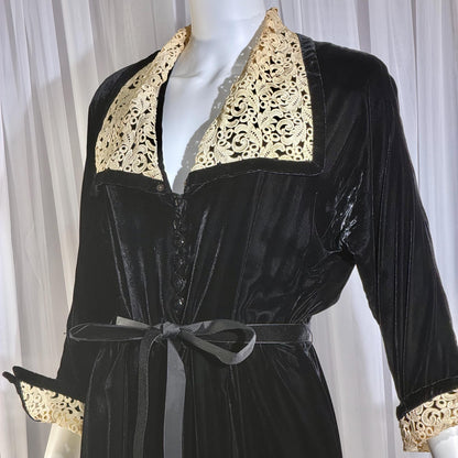 1940s Vintage Dressing Gown Robe, Black velvet maxi length hostess gown
