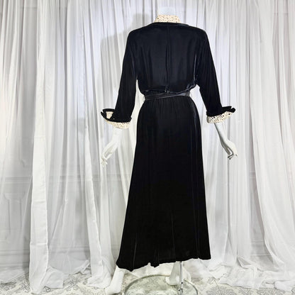1940s Vintage Dressing Gown Robe, Black velvet maxi length hostess gown