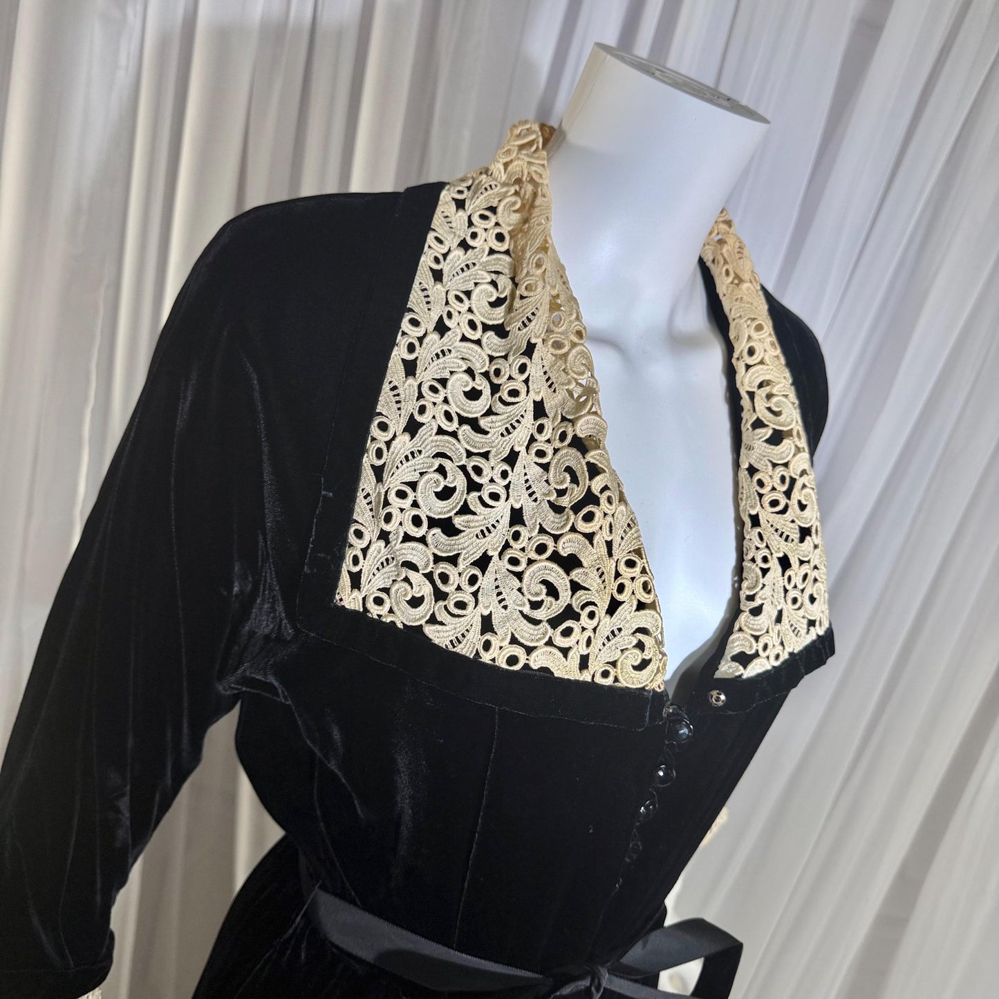 1940s Vintage Dressing Gown Robe, Black velvet maxi length hostess gown