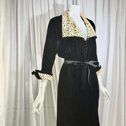 1940s Vintage Dressing Gown Robe, Black velvet maxi length hostess gown