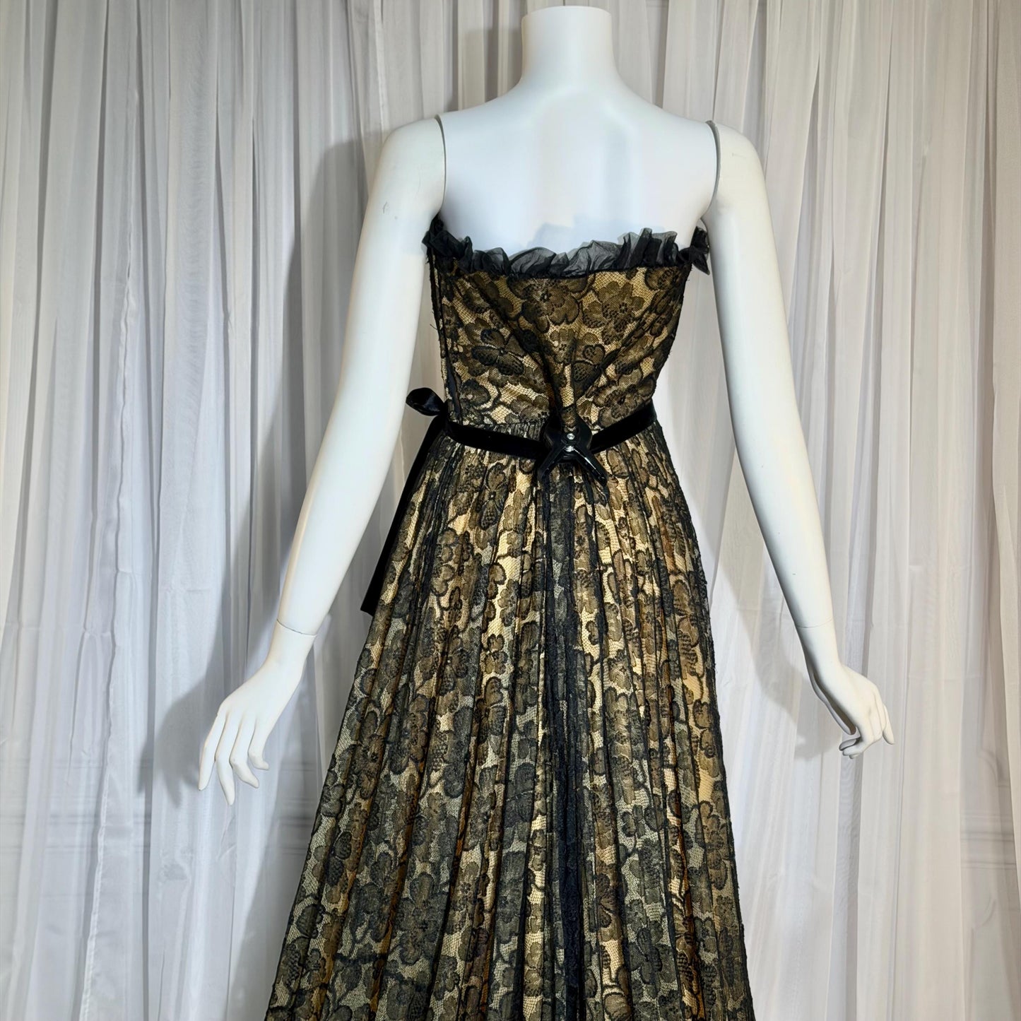 1940s vintage evening dress gown, strapless black lace full skirt ruffle gown