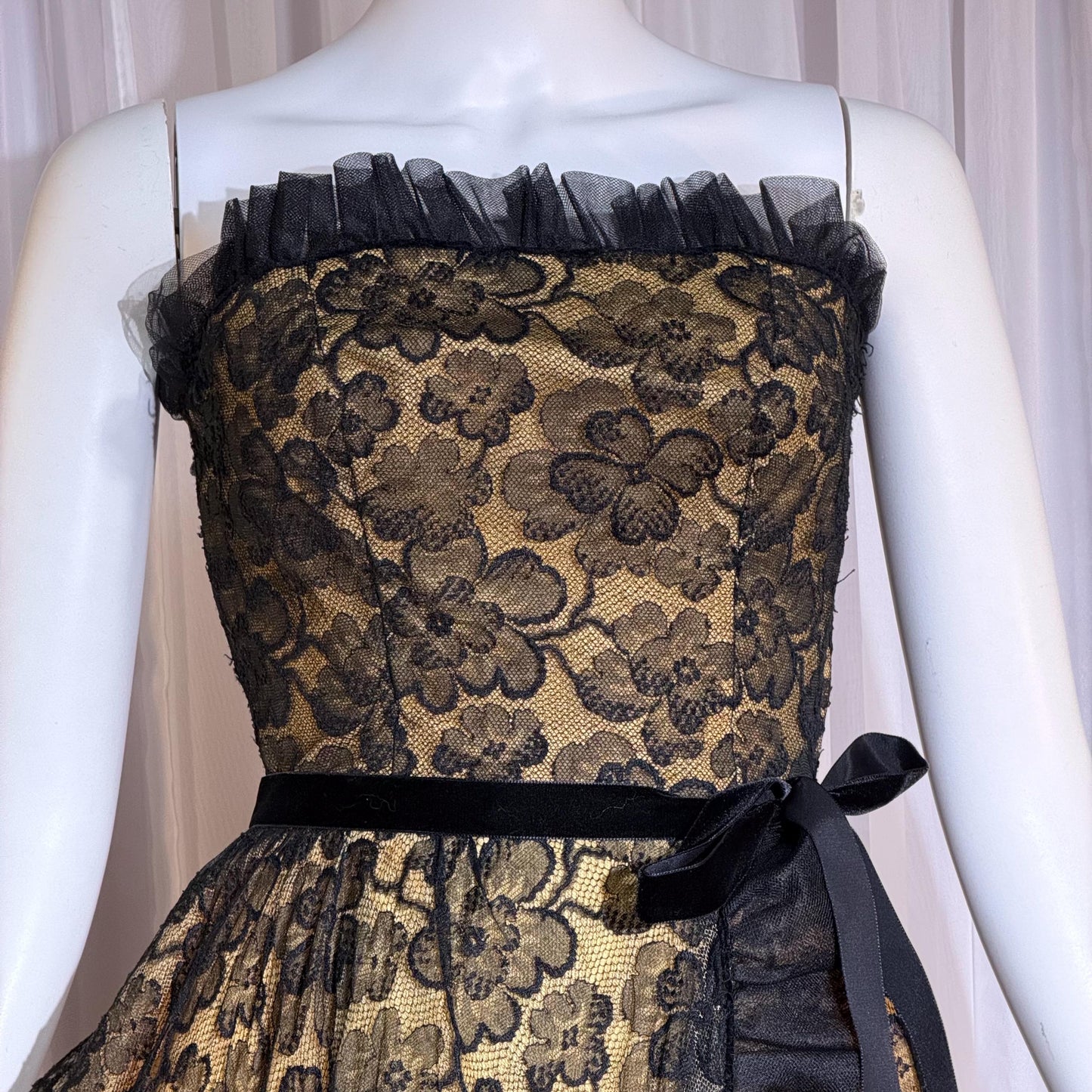 1940s vintage evening dress gown, strapless black lace full skirt ruffle gown