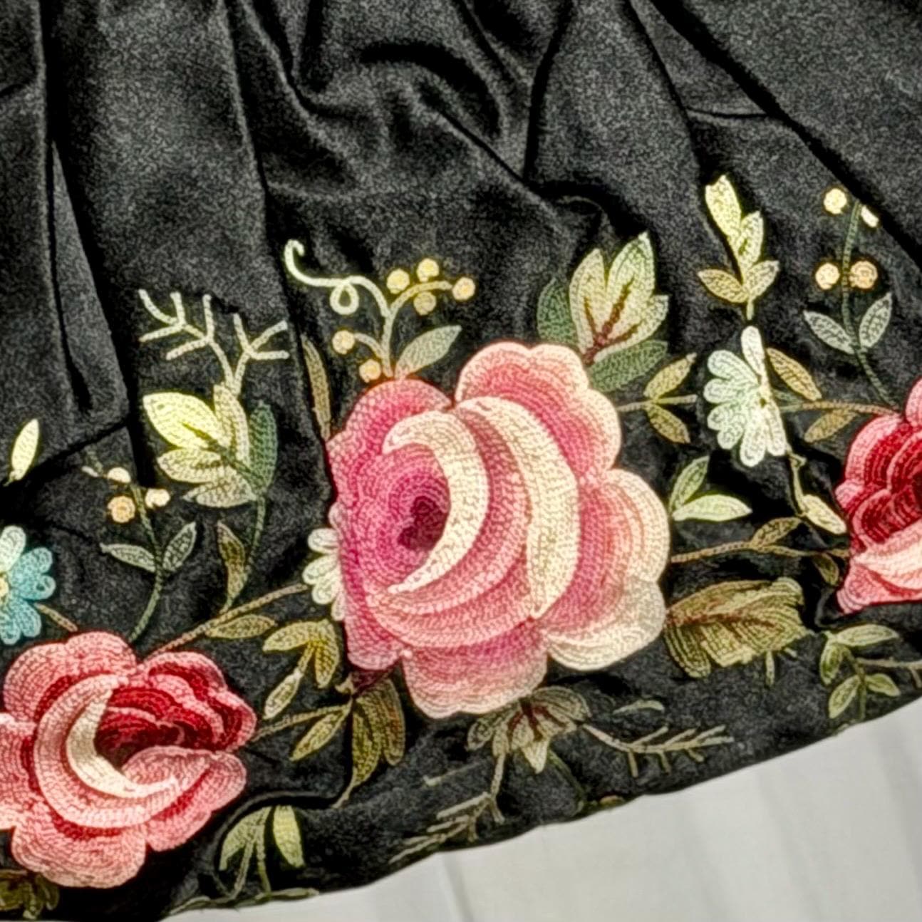 1940s Vintage French silk hand made Evening purse, Point de Beauvais Stitchery,  Enamel frame purse / Embroidered roses