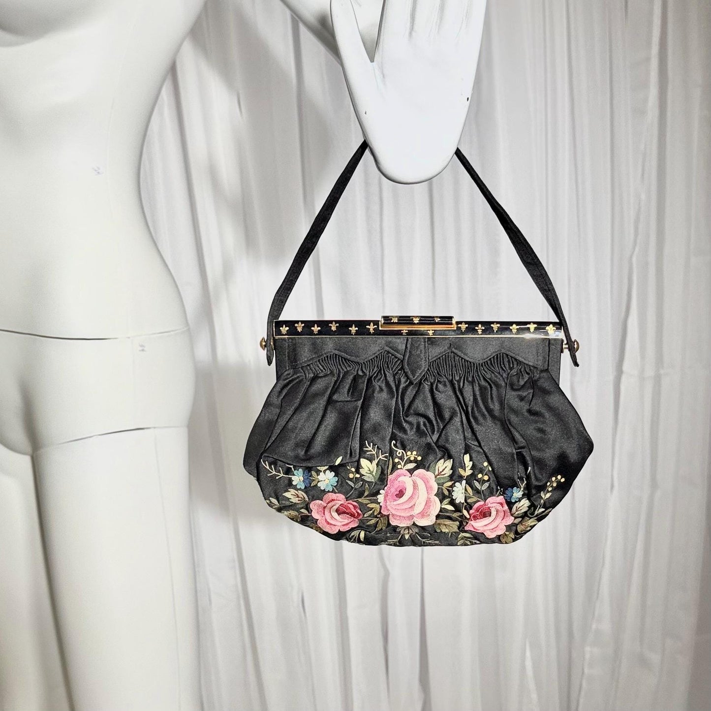 1940s Vintage French silk hand made Evening purse, Point de Beauvais Stitchery,  Enamel frame purse / Embroidered roses
