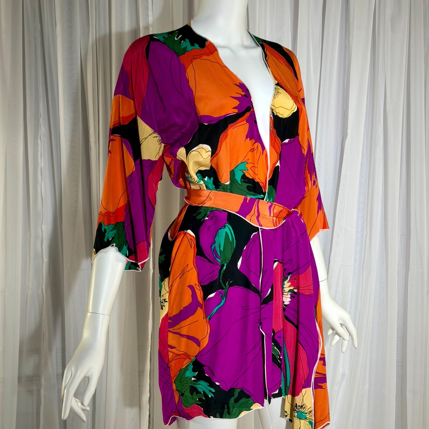 HOLLY HARP Vintage 1970s Robe Kimono, short floral silk duster cover up