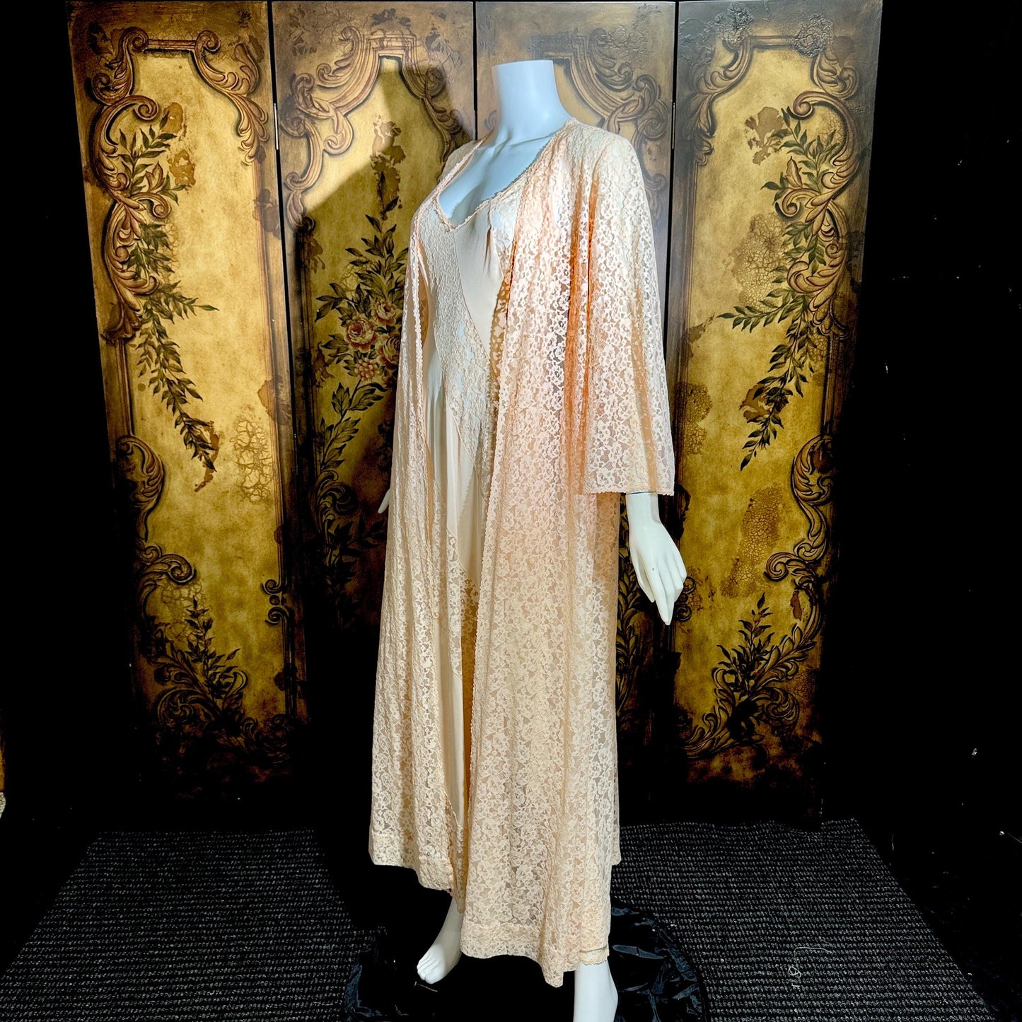 OLGA vintage nightgown Peignoir set, 1970s Peach Blush Lace slip dress robe set