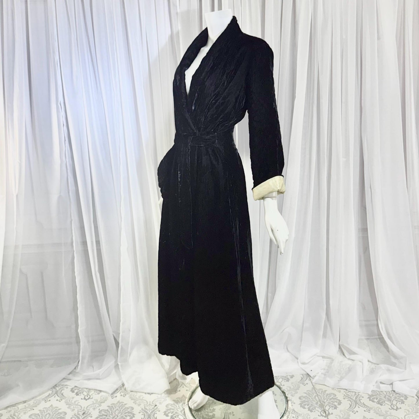1940s Vintage Dressing Gown Robe, Black quilted velvet full length Housecoat