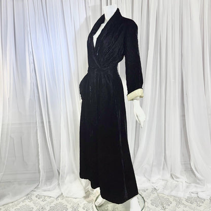 1940s Vintage Dressing Gown Robe, Black quilted velvet full length Housecoat