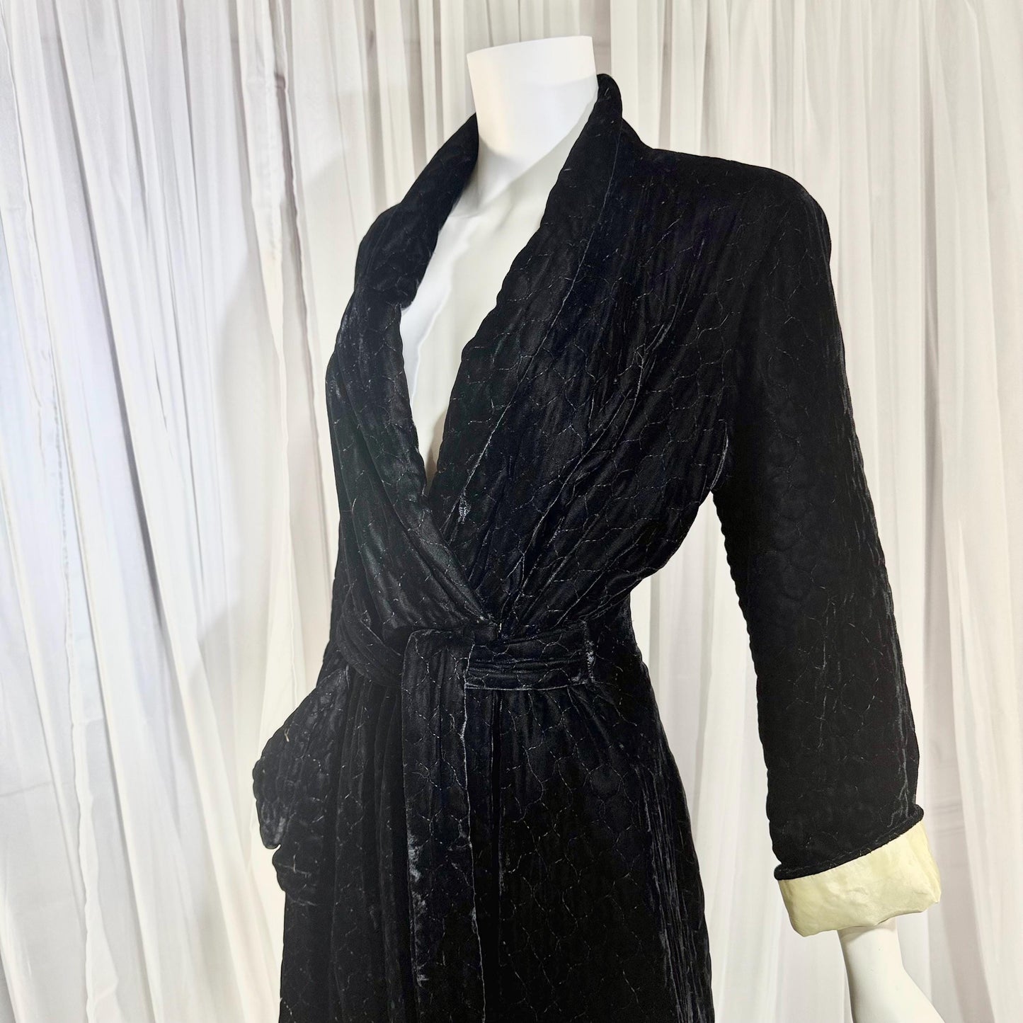 1940s Vintage Dressing Gown Robe, Black quilted velvet full length Housecoat