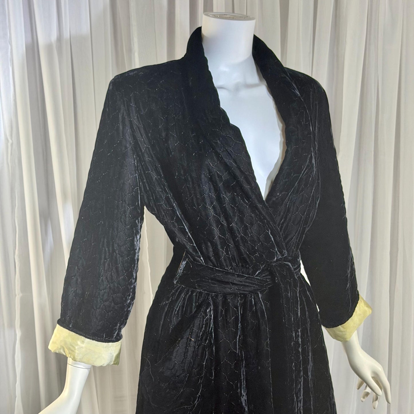 1940s Vintage Dressing Gown Robe, Black quilted velvet full length Housecoat
