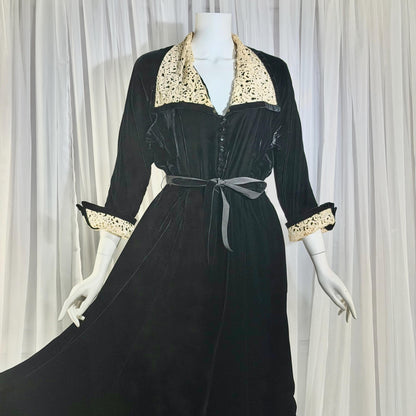 1940s Vintage Dressing Gown Robe, Black velvet maxi length hostess gown