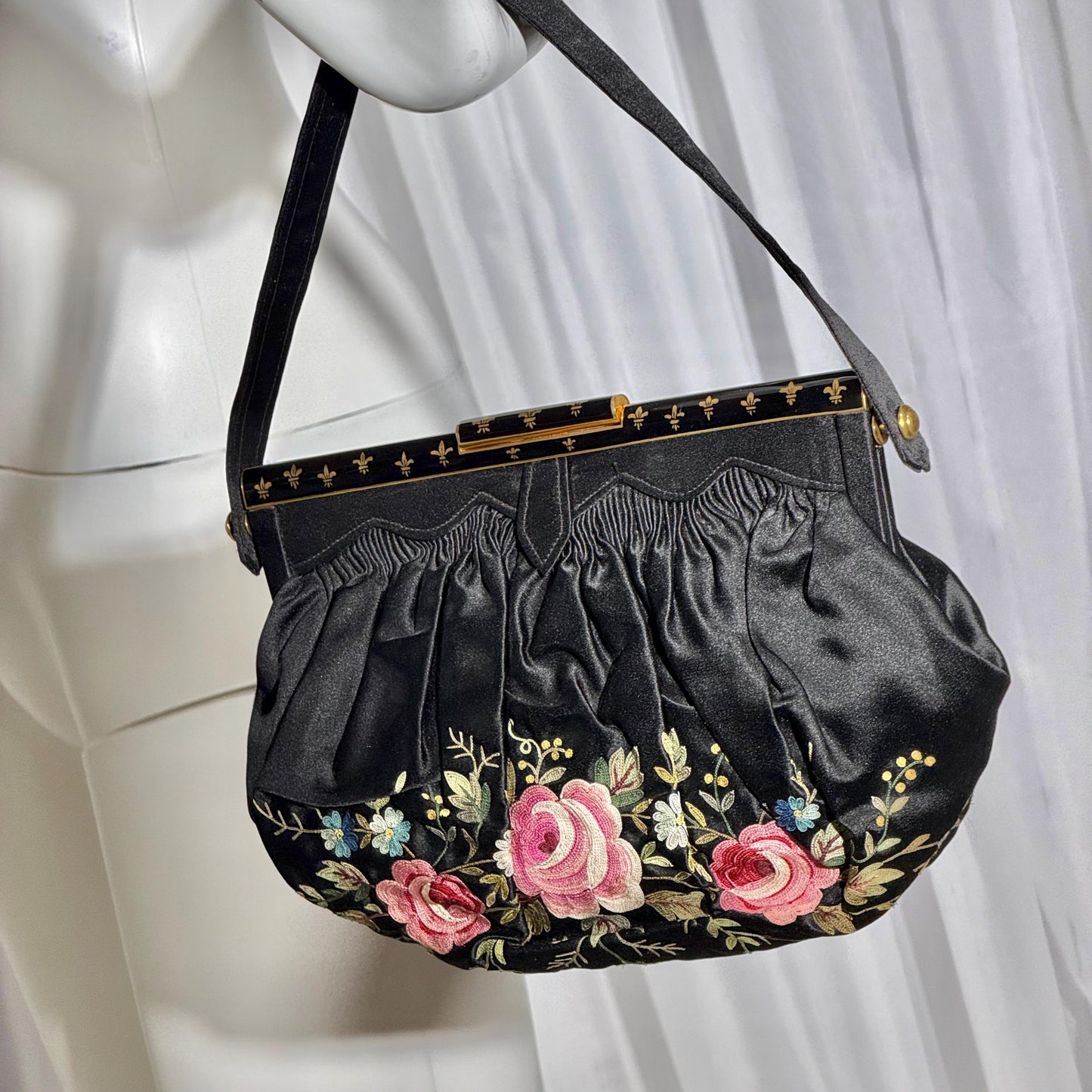 1940s Vintage French silk hand made Evening purse, Point de Beauvais Stitchery,  Enamel frame purse / Embroidered roses
