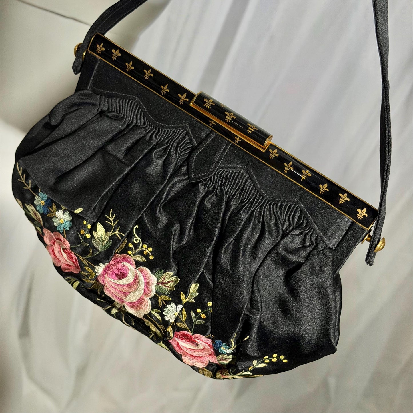 1940s Vintage French silk hand made Evening purse, Point de Beauvais Stitchery,  Enamel frame purse / Embroidered roses