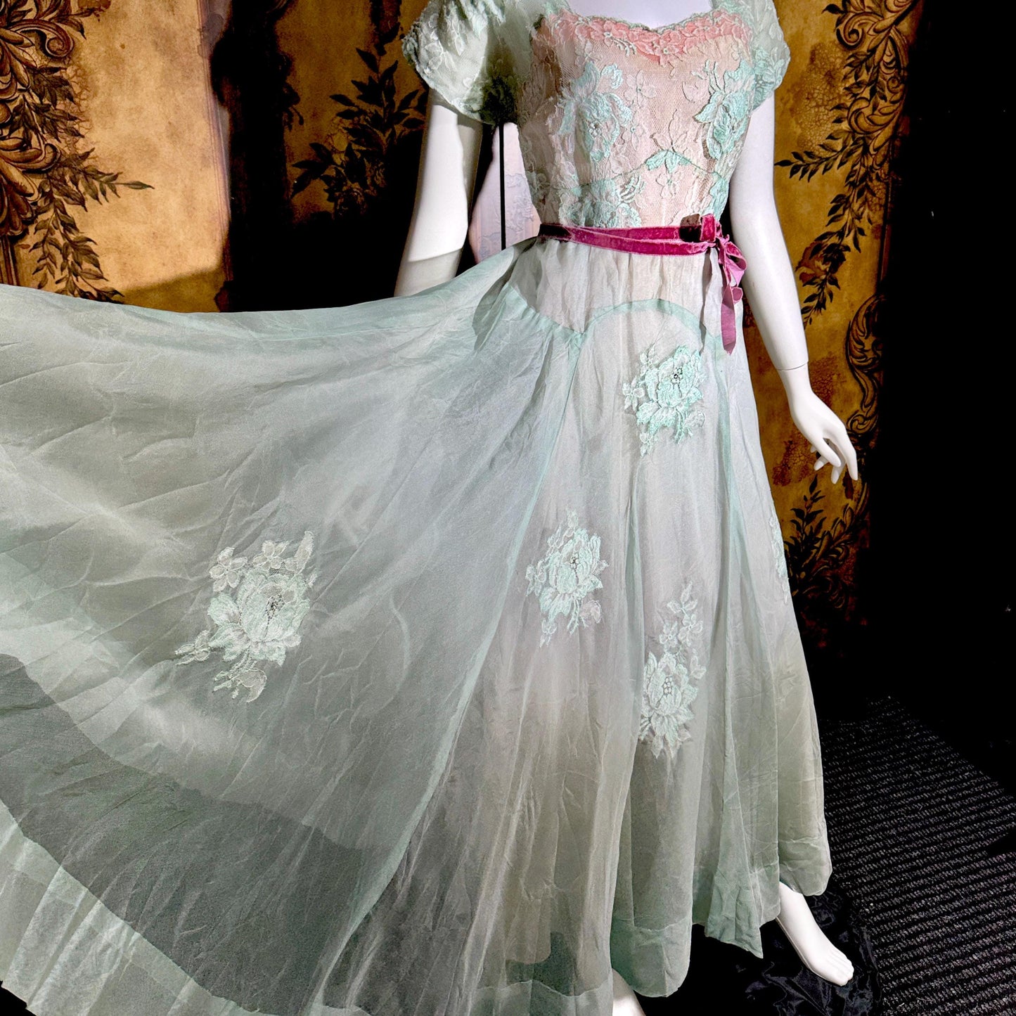 1930s Vintage Evening dress gown, Green Pink Organza Lace gown, Large