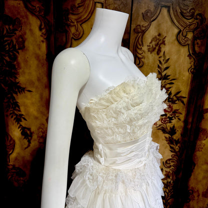 1950s vintage wedding gown, White ruffle tiered lace cupcake tulle meringue ball gown